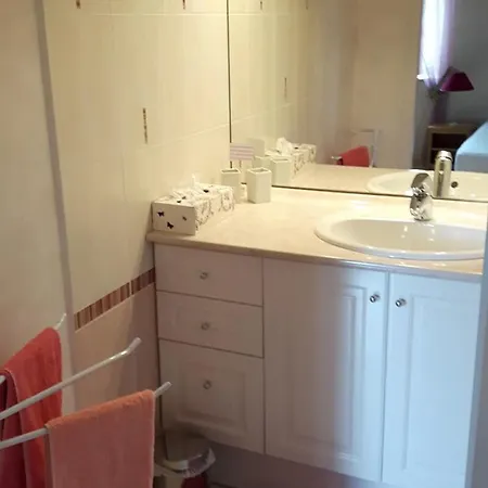 Aux 3 Sapins Bed & Breakfast 3*