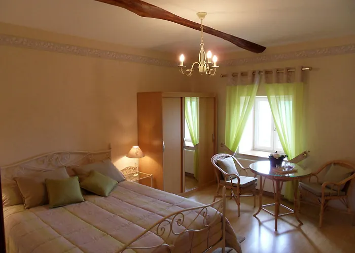 Aux 3 Sapins Bed & Breakfast 3*